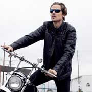 Motorbike rider wearing the sporty Serengeti Sestriere